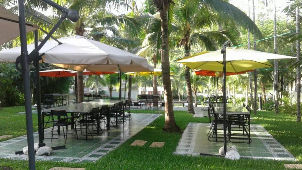 Royal Lee Resort And Spa Nai Yang Beach Exterior foto