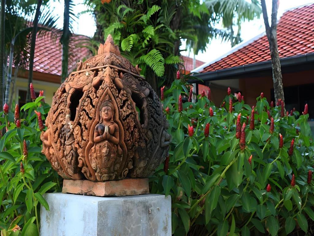 Royal Lee Resort And Spa Nai Yang Beach Exterior foto
